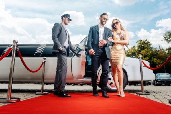 12 Ways to Decorate a Wedding Limo in Style
