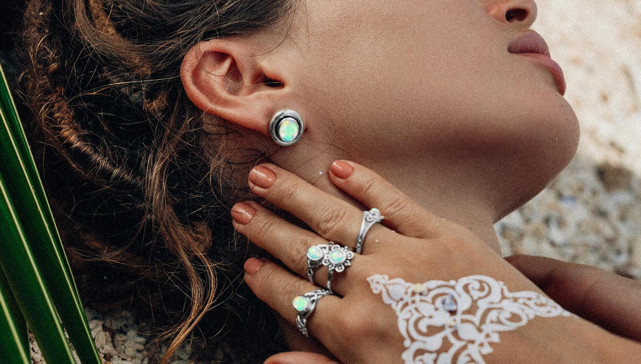 What are the Most Common Wedding Opal Jewelry?